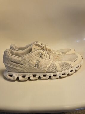 On Cloud 5 Women's In A Whote Colorway